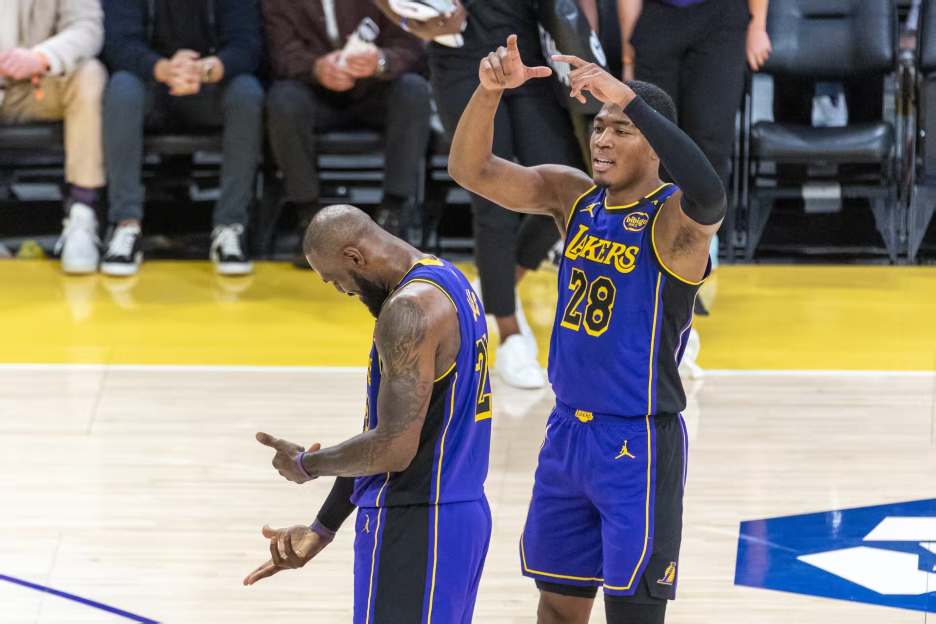 九游体育：湖人队新赛季：戴维斯能否摆脱伤病困扰，重返巅峰？