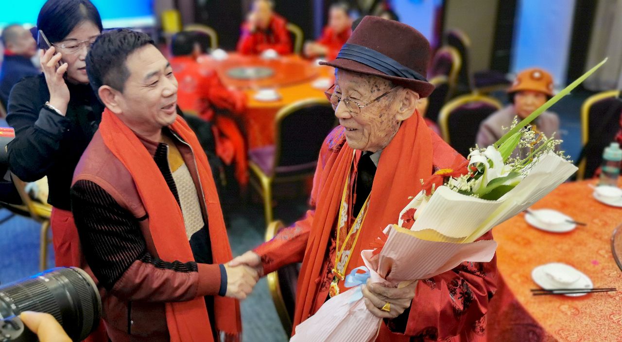 关于九游体育：篮球球星退役仪式：致敬传奇，感恩奉献的信息