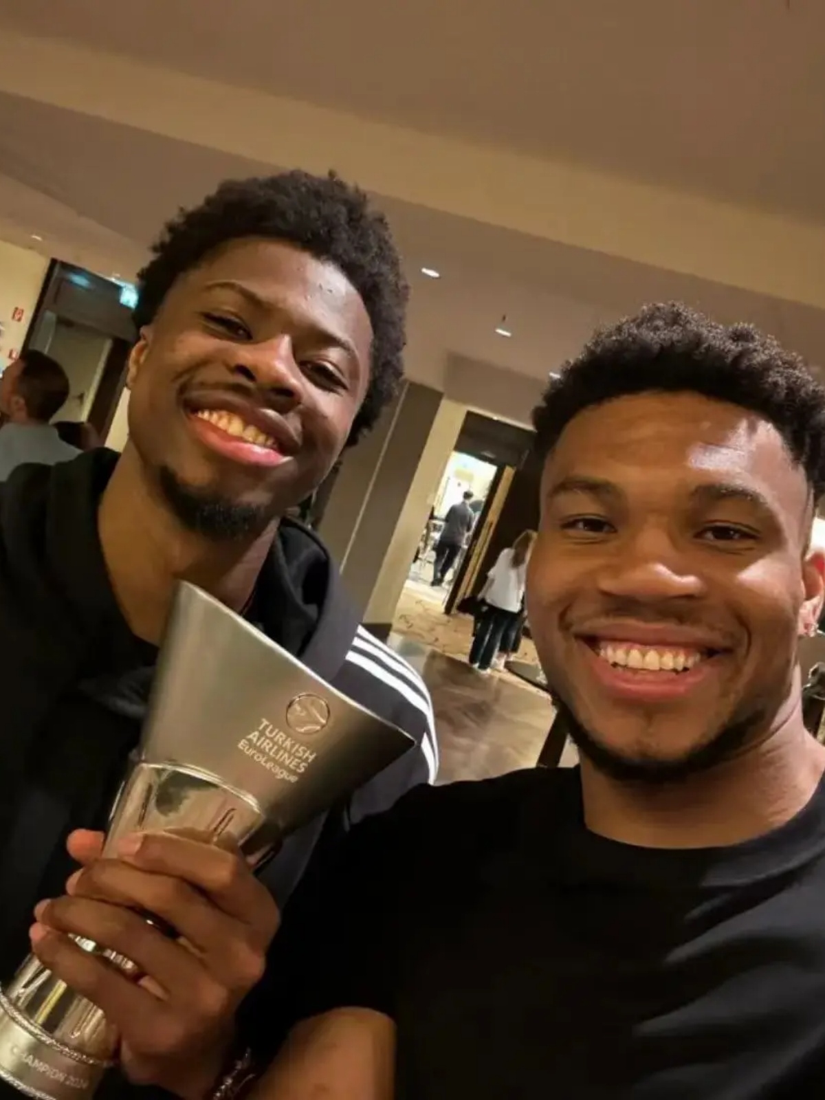 九游体育:雄鹿队字母哥：如何克服伤病，重返巅峰？