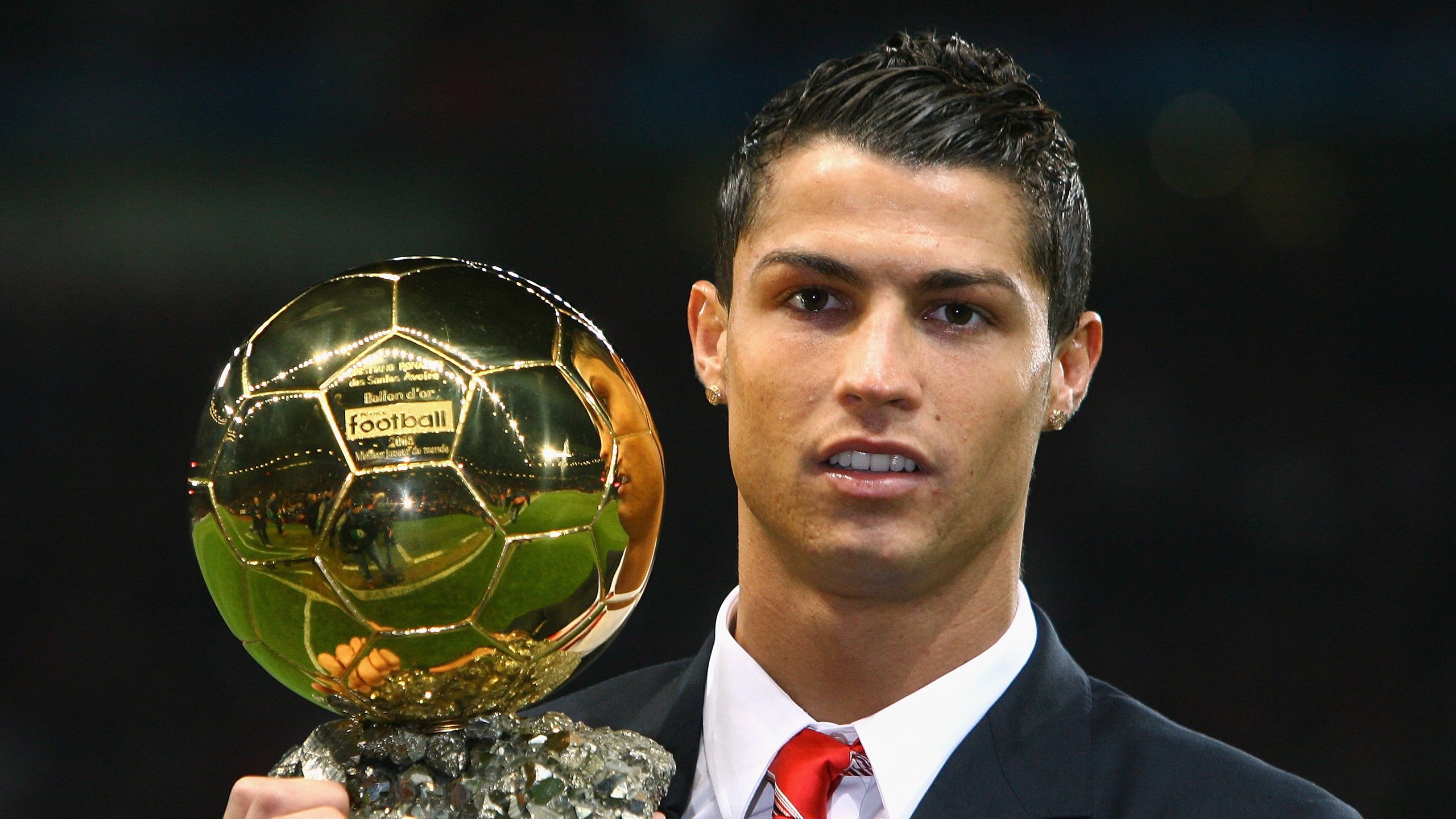 九游体育平台官网-英超经典比赛，精彩入球和神级扑救刷出新高度，英超精彩进球