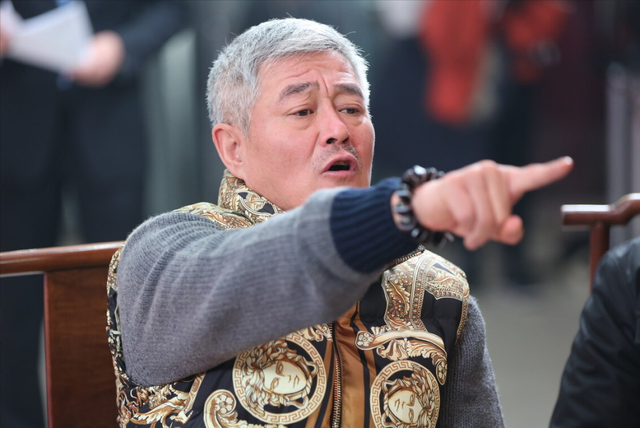 包含九游体育:中国足球归化球员“集体摆烂”，球迷：这钱是“打了水漂”吗？的词条