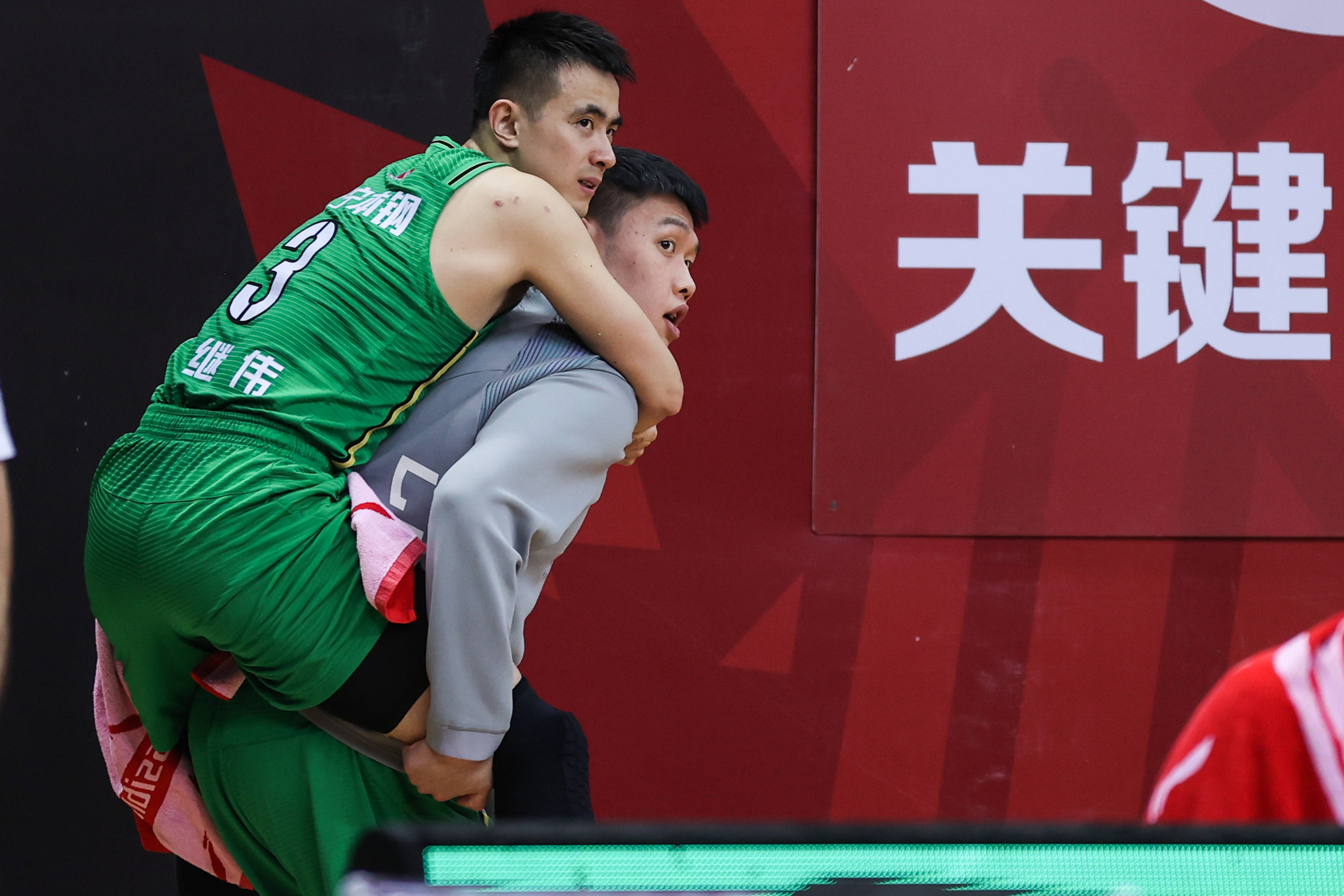 九游体育：CBA球员伤病报告分析：高强度赛程下的隐患的简单介绍
